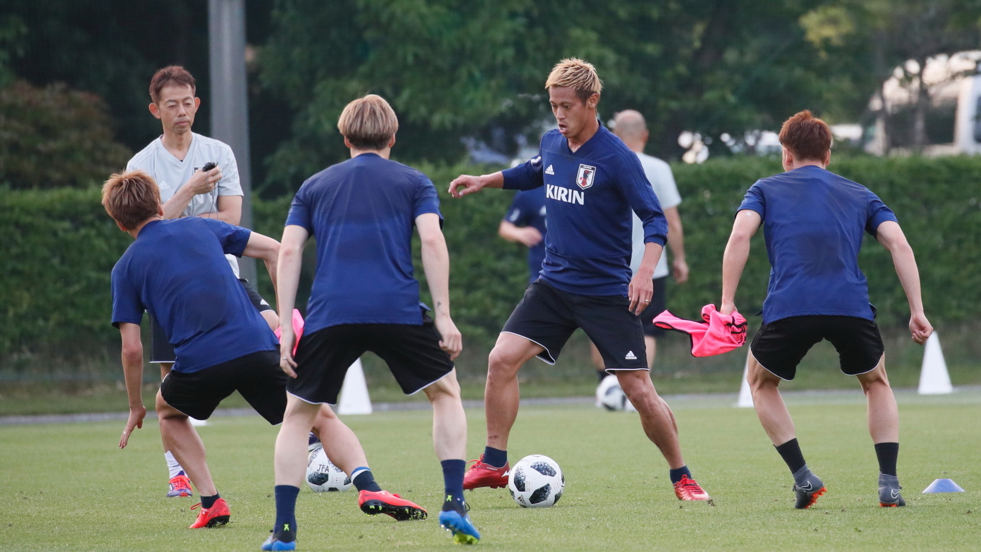 本田圭佑に追い風ピュー 日本代表27人から削られる４人は誰か 杉山茂樹 個人 Yahoo ニュース
