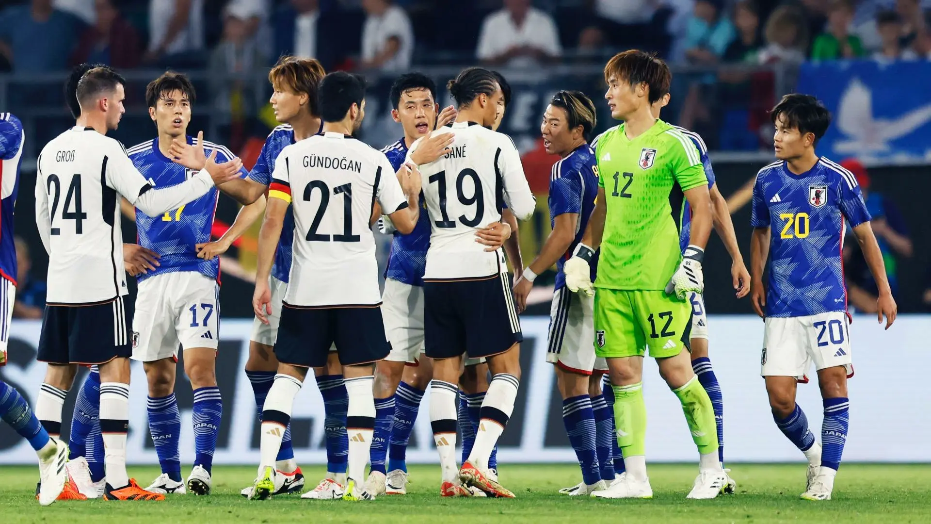 サッカーの競技性、歴代の日本代表と5バックとの関係。“それでも 