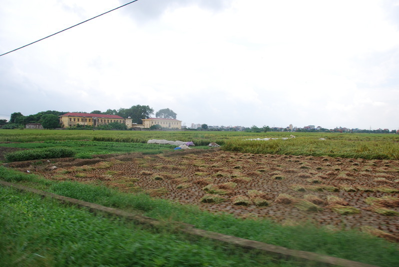 技能実習生など海外への移住労働者を出しているベトナム北部の農村。筆者撮影