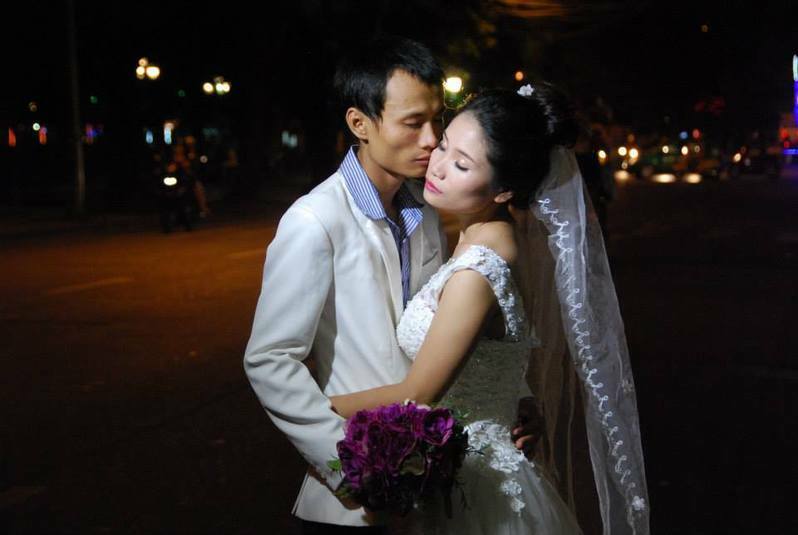 ベトナムのカップル。国際結婚が増えているが人身取引被害も。筆者撮影、ハノイ市。