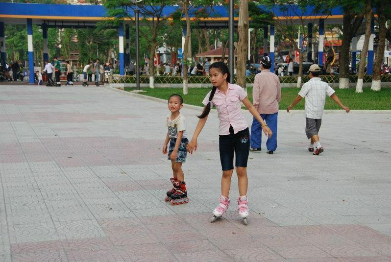 ベトナムの子どもたち。若者の中には海外行きを希望する人が少なくない。筆者撮影