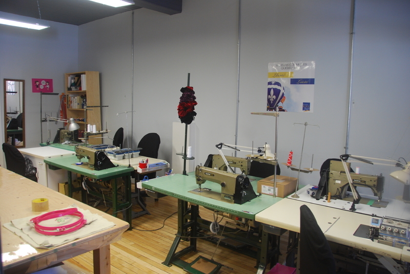 プログラム受講者が縫製技術を学ぶアトリエ、筆者撮影