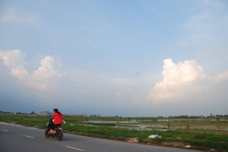 技能実習生をはじめ移住労働者の送り出し地となっているベトナム北部の農村、筆者撮影