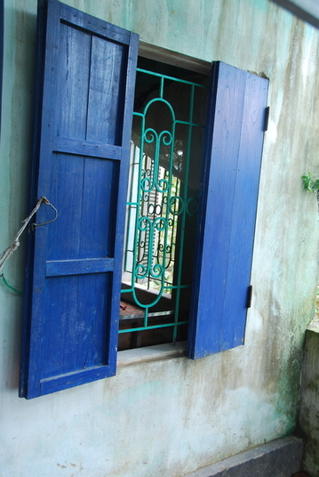 移住労働者を多く送り出しているベトナム北部の農村の家。筆者撮影