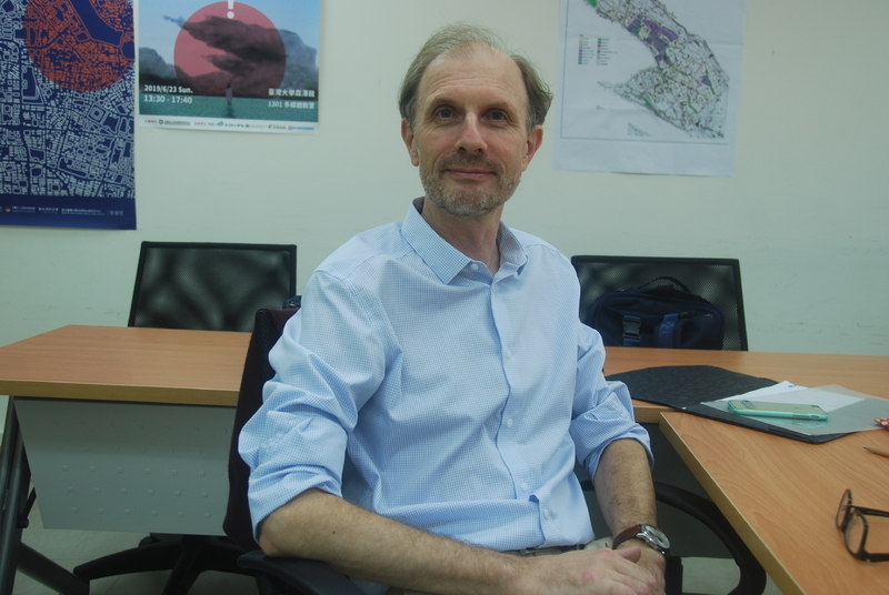 漁民の訴訟を支援する台湾在住のフランス人研究者、ポール・ジョバンさん（筆者撮影）