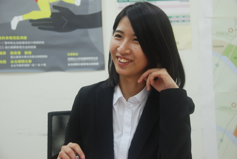 漁民の訴訟を支援している財団法人環境権保障基金会の弁護士、黄馨ウェン(※ウェンは雨冠に文)さん(筆者撮影)