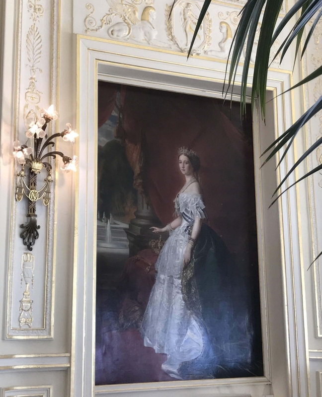 ホテル内の皇后ユージェニーの肖像画