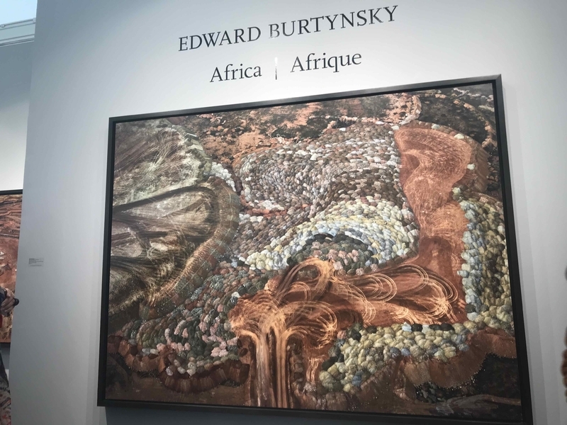 Edward Burtynsky, Sishen Iron Ore Mine #2, Overburden, Kathu, South Africa, 2018 こちらはアフリカの大地