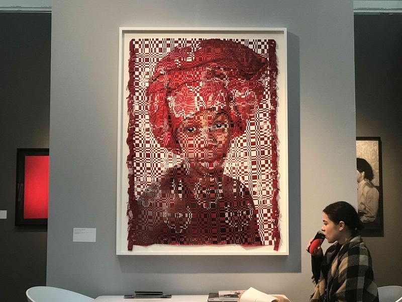 Kyle Meyer, Unidentified135, 2018, JPMorgan Chase Art Collection 写真と布が織物のようにクロスしている