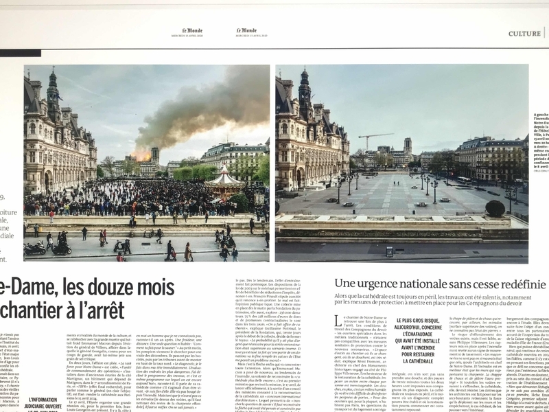 火災から1年経ってのドキュメンタリー番組などが多かった今週。4月15日付『ル・モンド』紙には、1年前の火災の時と都市封鎖の現在とを同じアングルで捉えた写真が掲載されていた