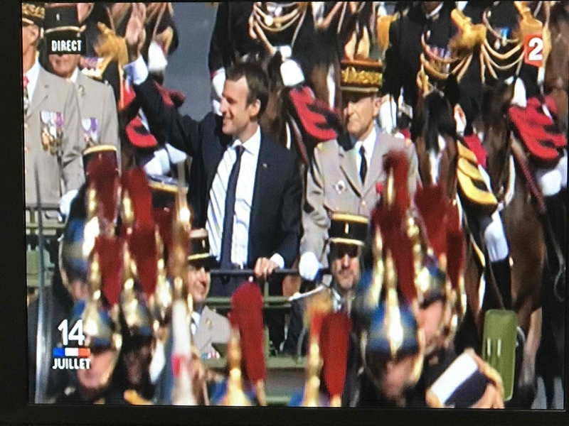 2017年7月14日のパレードのテレビ画像
