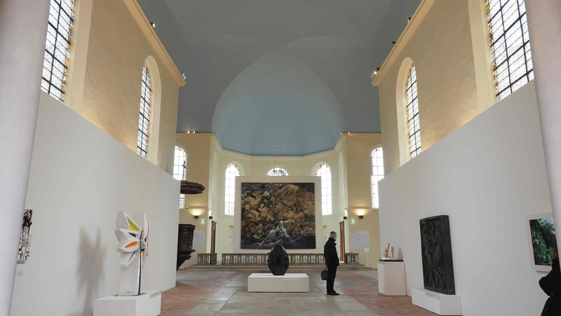 17世紀の礼拝堂の内部にも数々の作品が展示されています
