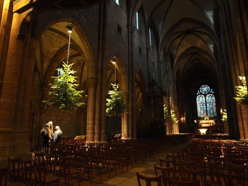 セレスタの教会の中のクリスマスツリー（2009年12月撮影）