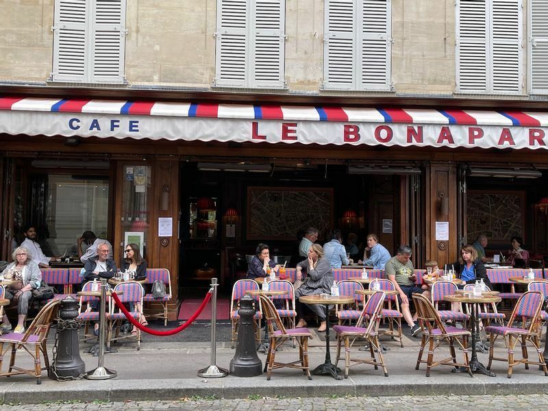 サンジェルマンデプレ界隈のカフェ「ル・ボナパルト」
