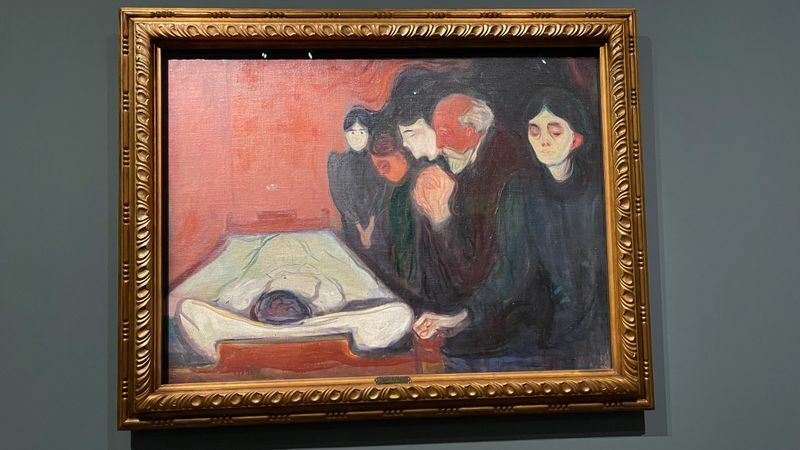 姉の死と家族をテーマにした『死の床で』1895年　ベルゲン美術館所蔵。右端の人物像はこれより10年前に亡くなっていた母親がモデル