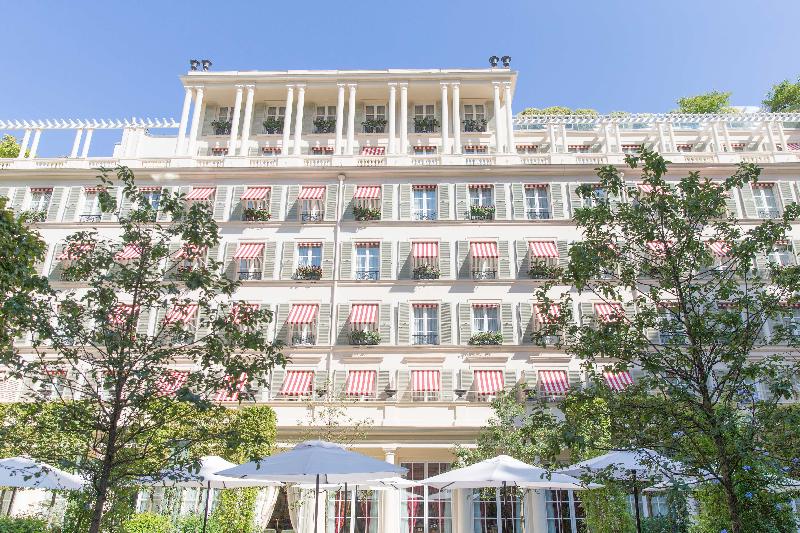 パリの超高級ホテル「ブリストル」特典つきNFTを発行！歴史と革新が 