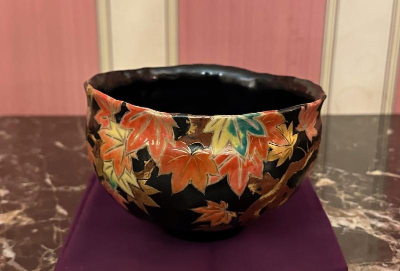 京焼・清水焼　真葛窯　宮川香斎作　御天目　茶碗　台高杯共　無傷　共箱　古物。 京焼・清水焼真葛窯宮川香斎作御天目茶碗台高杯共無傷共箱古物。