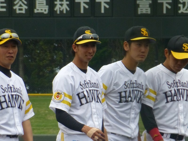 試合後に笑顔を見せる福田（左から2番目）