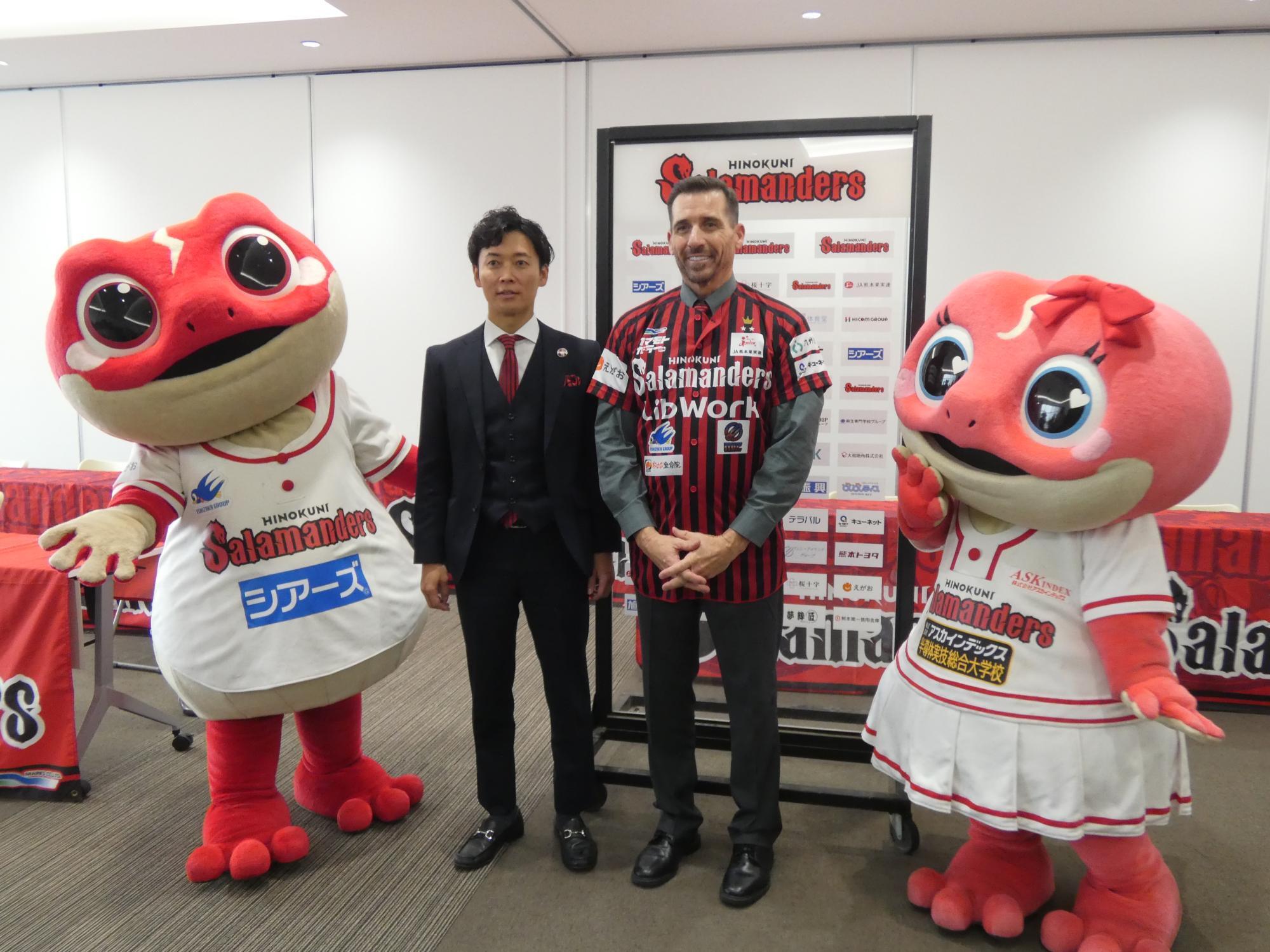 なぜ横浜最強助っ人ロバート・ローズは日本に戻り、独立火の国 なぜ横浜最強助っ人ロバート・ローズは日本に戻り、独立火の国