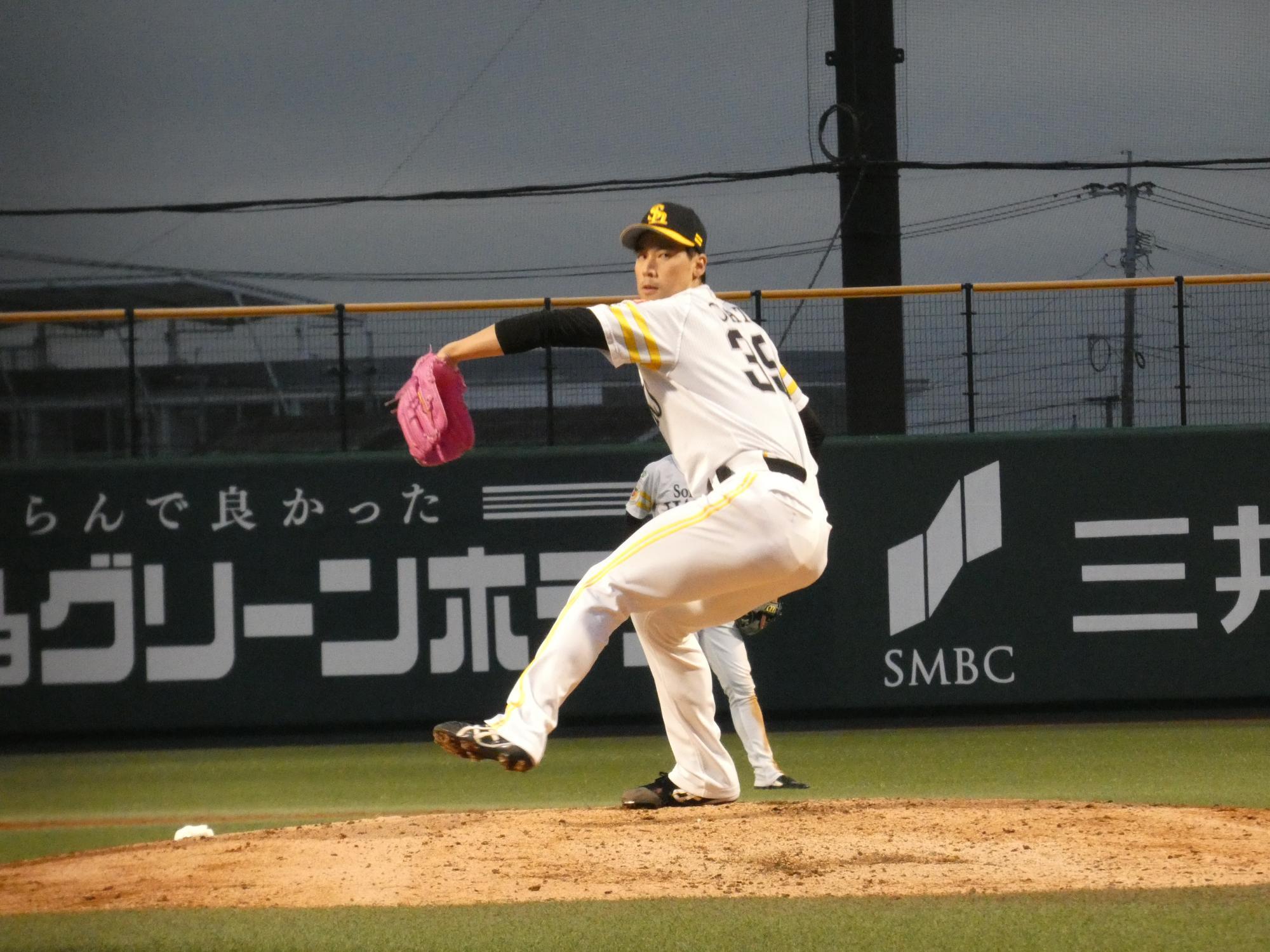 育成出身右腕が復帰登板で「96マイル」!尾形崇斗を奮起させる 育成出身右腕が復帰登板で「96マイル」!尾形崇斗を奮起させる
