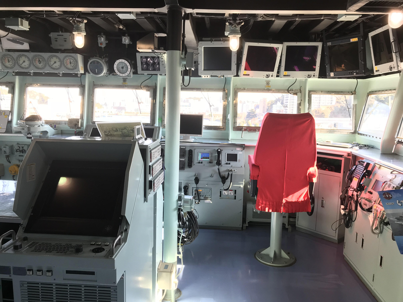 海上自衛隊最大の護衛艦「いずも」の操舵室（2018年2月、高橋浩祐撮影）