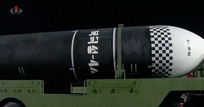 北朝鮮は「北極星4」と称する新型SLBMを初公開した（朝鮮中央テレビより）