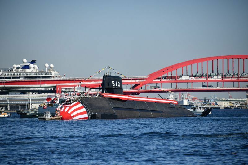 2021年3月に就役が予定される潜水艦「そうりゅう型」最終艦の12番艦となる「とうりゅう」（海上自衛隊撮影）