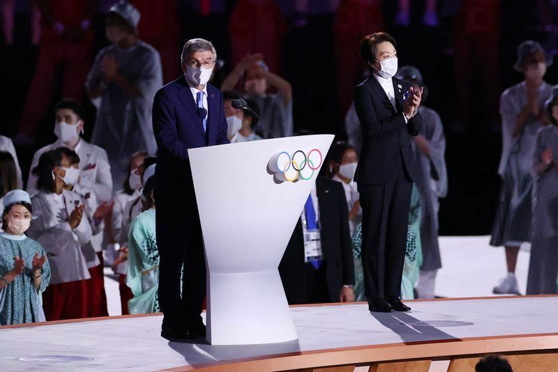 東京五輪開会式で挨拶するトーマス・バッハ氏と橋本聖子氏