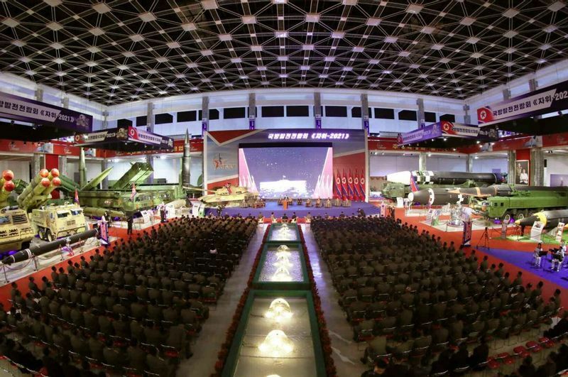 北朝鮮の首都平壌にある三大革命展示館で開幕した国防発展展覧会「自衛―2021」（写真：労働新聞）