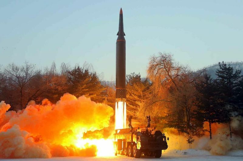 北朝鮮が1月5日に発射実験を行った「新型極超音速ミサイル」。しかし、韓国軍は円錐形の機動式再突入体（MaRV）を搭載した液体燃料使用の弾道ミサイルとの見方を示した（労働新聞）
