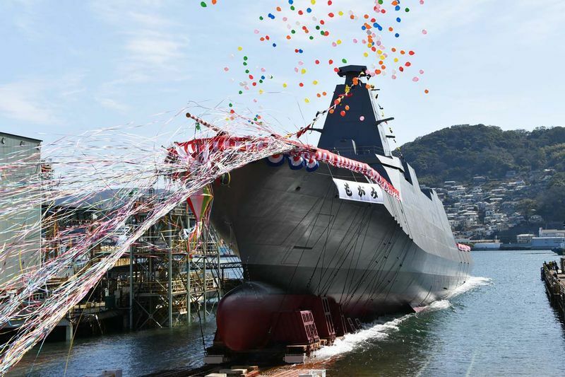 海自の新型3900トン型護衛艦（FFM）の1番艦「もがみ」の命名・進水式は2021年3月3日、三菱重工業長崎造船所（長崎市）で行われた。4月28日にいよいよ就役する。（海上自衛隊提供）