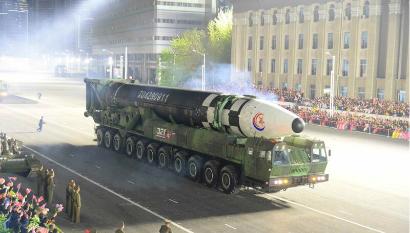 4月25日の北朝鮮の軍事パレードに登場した火星17（労働新聞）