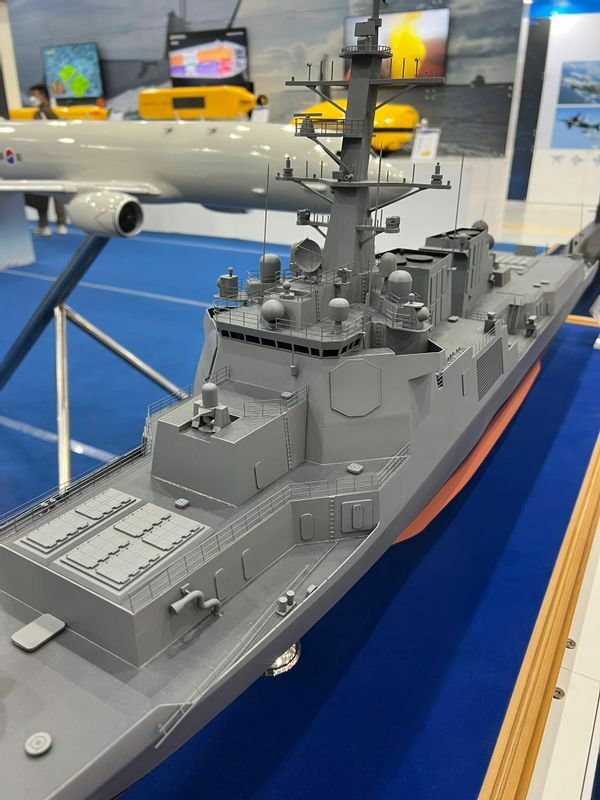 韓国海軍が初めて公開した次世代イージス艦「正祖大王」の模型（李大韓氏提供）