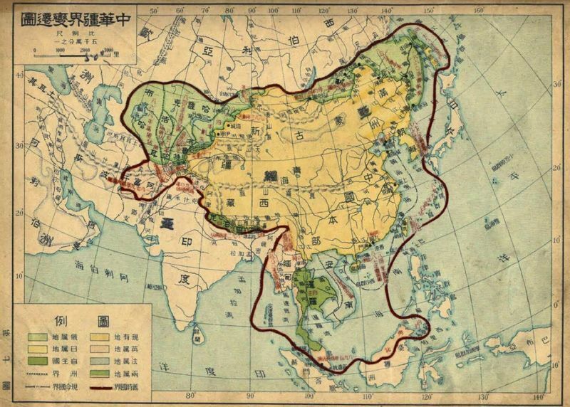 中国の「国恥地図」の一例。1933年出版の小学校用の地理教科書に掲載された。アジアの広い範囲を囲む赤い線は「かつての国境」と説明され、今の中国の約2倍の面積に及んでいる（地図はウィキペディアより）