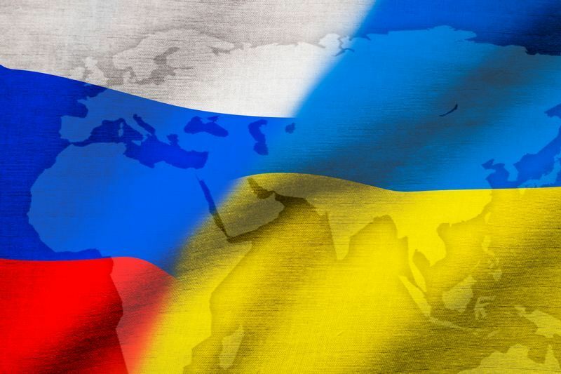 ロシアとウクライナの国旗 。ロシアは本当にウクライナに核兵器を使うのか