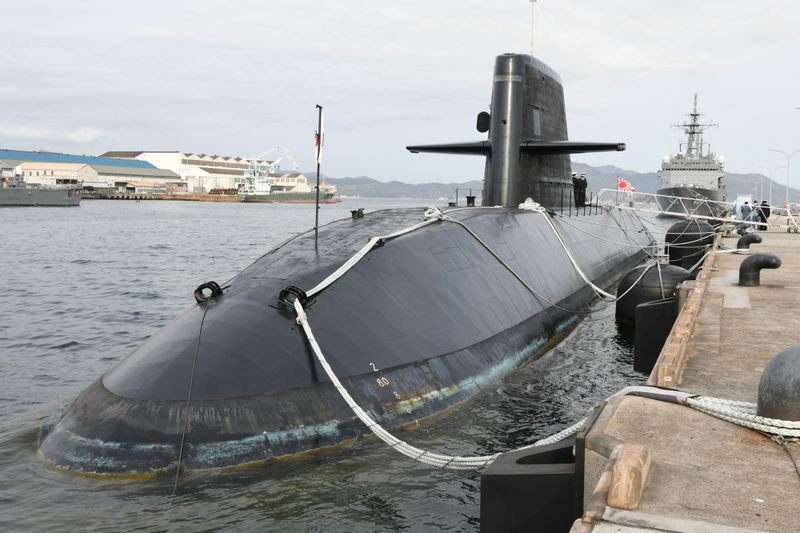 3月17日に呉基地で自衛艦旗を返納し、除籍された練習潜水艦おやしお（写真：海上自衛隊呉地方総監部ツイッター）