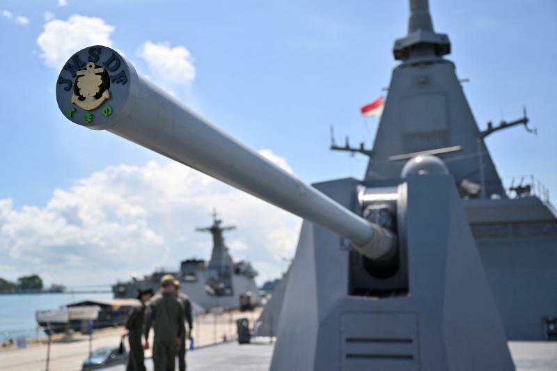 シンガポールで5月6～8日に開かれた国際海洋防衛装備展示会「IMDEX Asia 2023」に参加するため、同国のチャンギ海軍基地に停泊するもがみ型護衛艦2番艦「くまの」
