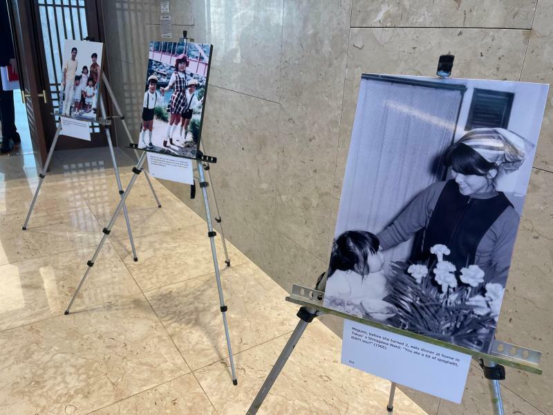 東京都港区の駐日韓国大使公邸に飾られた横田めぐみさんが幼い頃の横田家の家族の写真（筆者撮影）