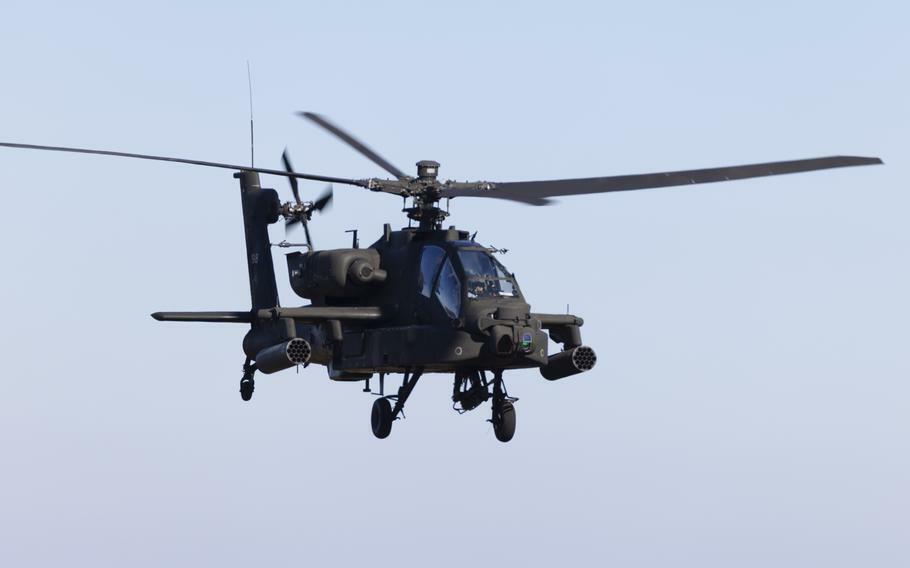 今年1月に米国内で演習を行う米陸軍AH64Eアパッチヘリコプター（米海兵隊撮影）