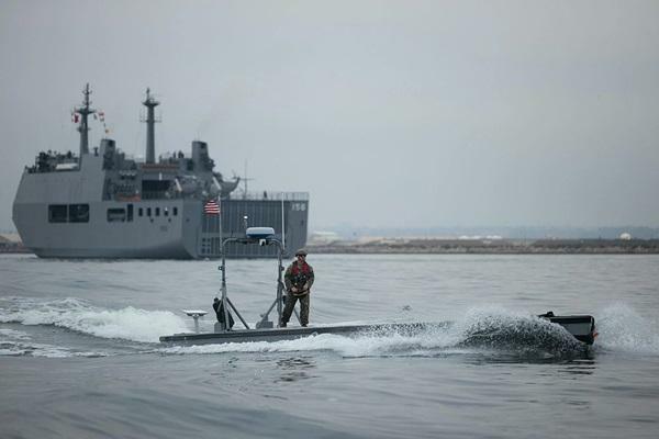 米海兵隊が米軍那覇港湾施設（那覇軍港）に一時配備した無人艇。写真は過去に撮影されたもの（写真：海兵隊）