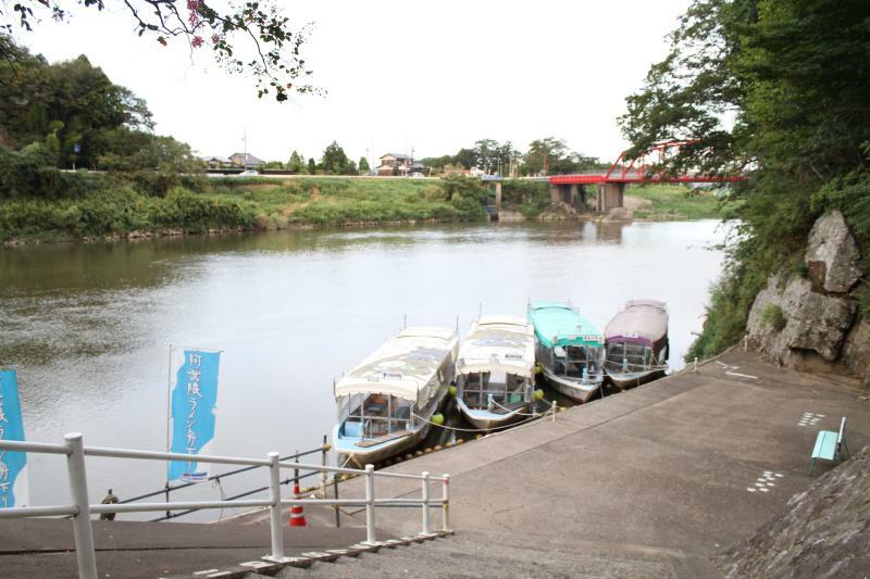 「阿武隈ライン舟下り」では阿武隈川の雄大な自然を楽しめる