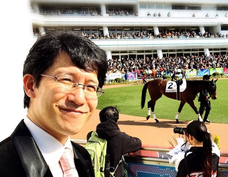 宮川一朗太さんと愛馬コートシャルマン。中山競馬場にて（宮川さん提供）