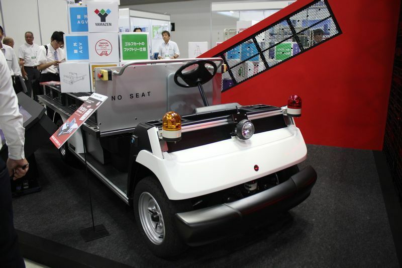 ヤマハの電動ゴルフカートは自動運転のベース車両として様々な形で利用されている。シャトルバスやAGVなどに転用しやすいシンプルな構造がその理由だろう。（筆者撮影）