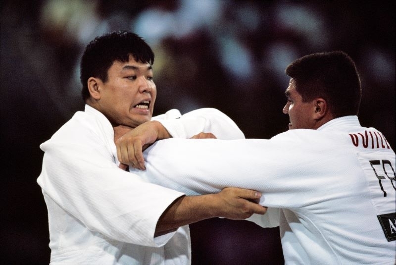 96年アトランタ五輪・95キロ超級準決勝でのドゥイエとの闘い。(写真:青木紘二/アフロスポーツ)
