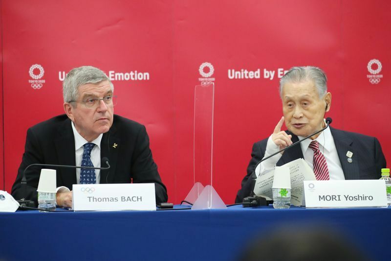 IOC会長トーマス・バッハ氏（左）と五輪組織委員会会長の森喜朗氏（写真：YUTAKA/アフロ）