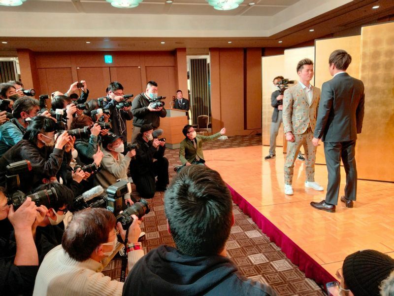 昨年のクリスマスイブに東京ドームで開かれた「那須川天心vs.武尊」対戦発表記者会見には多くの報道陣が集まった（写真：SLAM JAM）