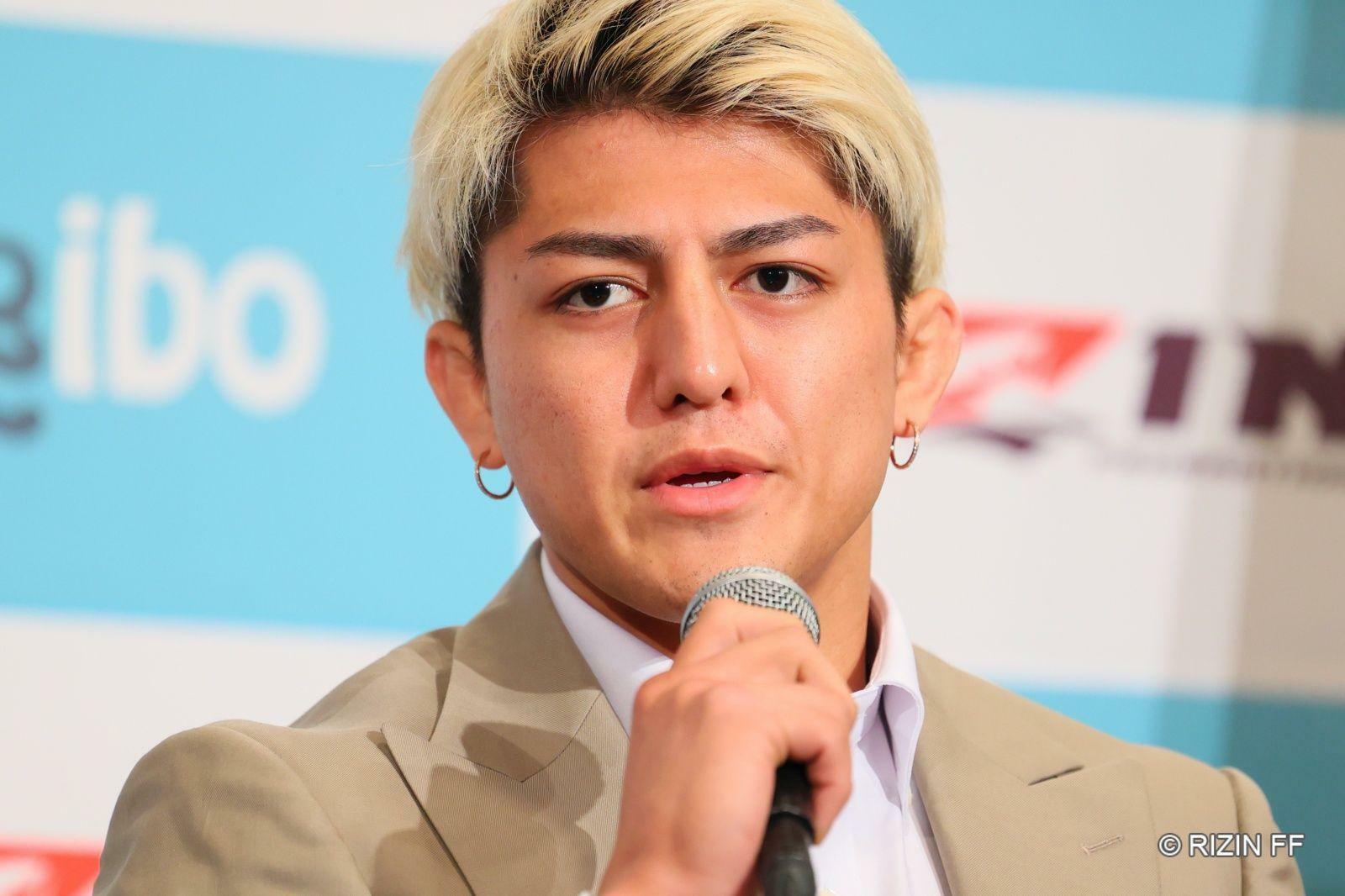 「リスペクトを込めて倒しにいく。RIZIN、KNOCK OUTの王者として負けるわけにはいかない」と決意を口にした鈴木千裕（写真：RIZIN FF）