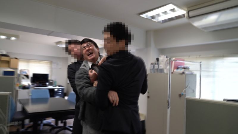 フェイクドキュメンタリーならではの誇張した演出もその後の作品全体を通したメッセージへとつながっていく/「コージカトーのあくなき追及!」より(C)PONYCANYON