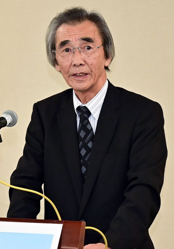 2019年10月、岐阜市で開かれた立憲民主党岐阜県連の臨時大会であいさつする山下八洲夫容疑者(川柳雅裕撮影)