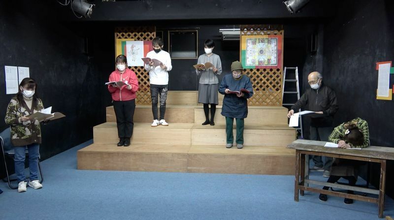 名古屋市内の稽古場で練習に励む劇団名古屋の団員たち（2月28日、筆者撮影）